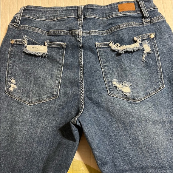 JUDY BLUE FRAYED LEG JEANS - Picture 8 of 11